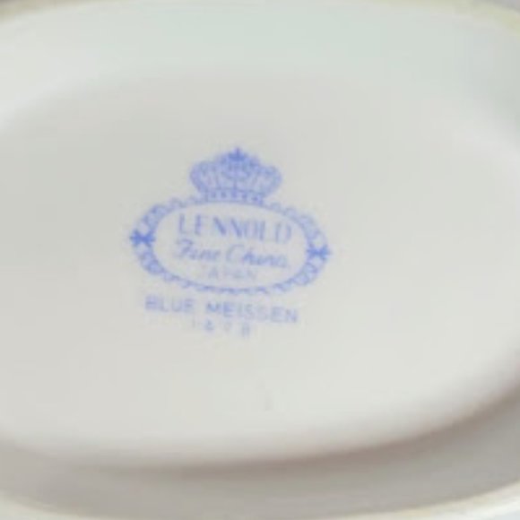 VINTAGE LENNOLD BLUE MEISSEN GRAVY BOAT (NO UNDERPLATE) - Picture 8 of 8